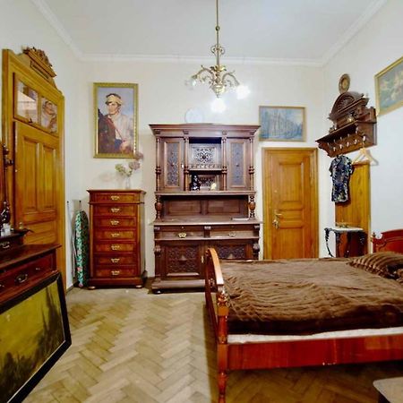 Eva Stories Movie Apartment on Rynok Square Lemberg Exterior foto