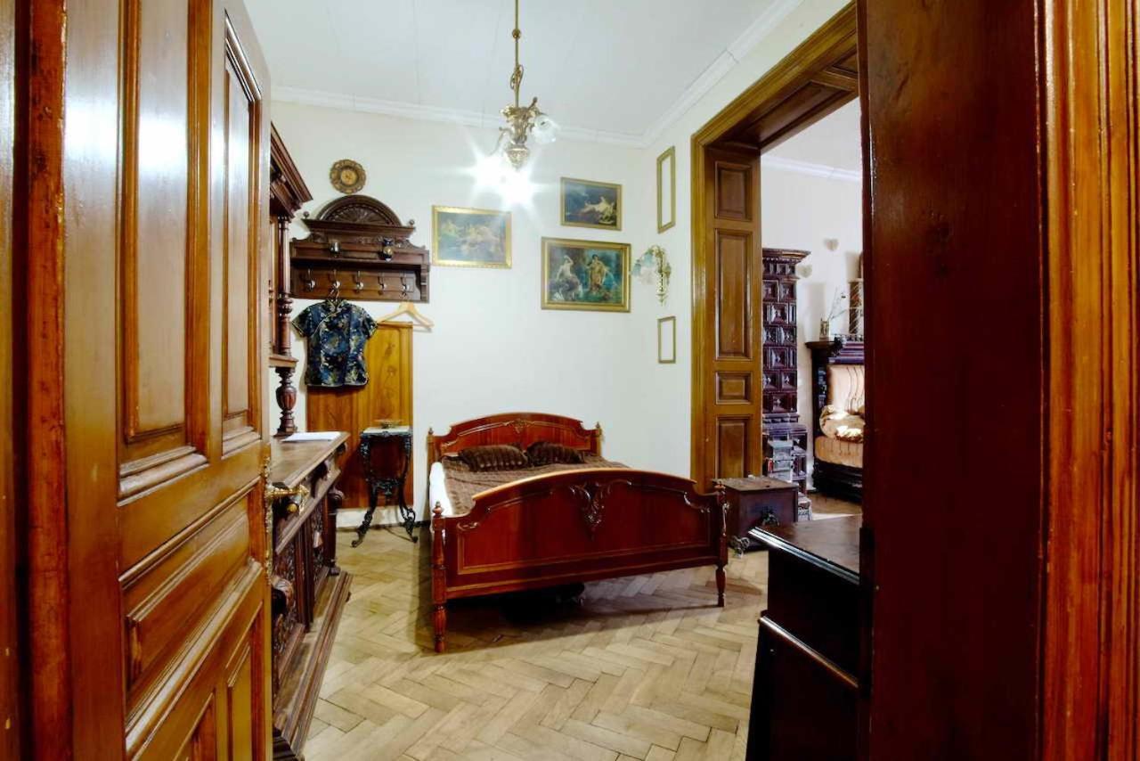 Eva Stories Movie Apartment on Rynok Square Lemberg Exterior foto