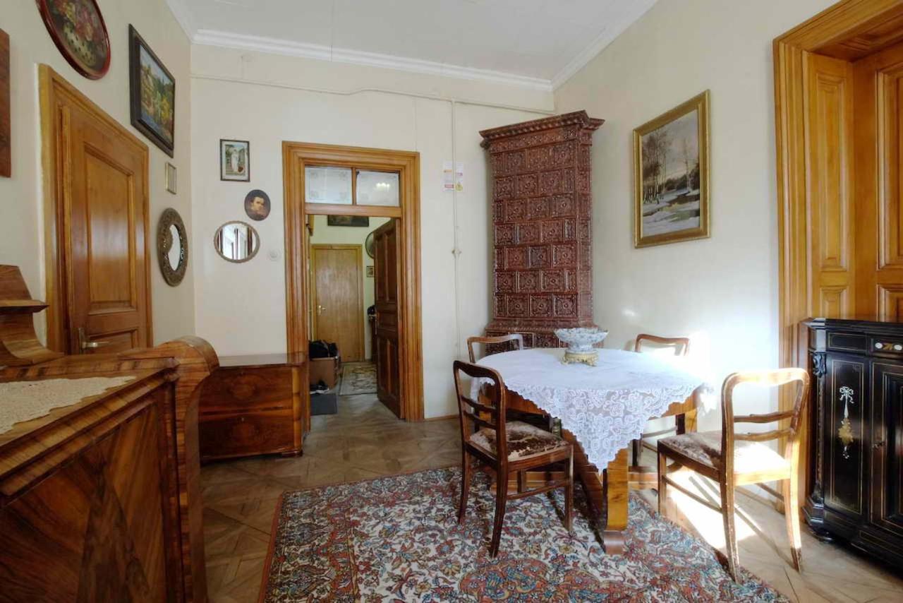 Eva Stories Movie Apartment on Rynok Square Lemberg Exterior foto