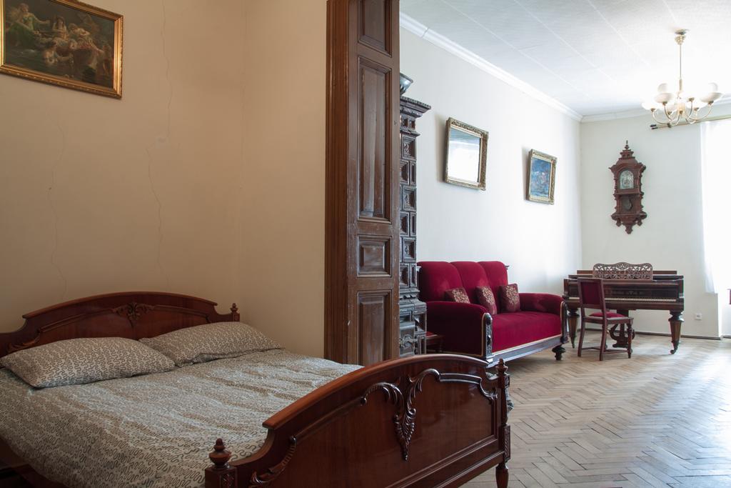 Eva Stories Movie Apartment on Rynok Square Lemberg Exterior foto