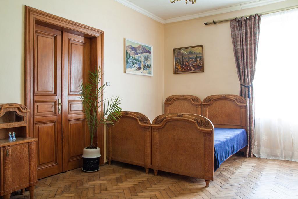 Eva Stories Movie Apartment on Rynok Square Lemberg Exterior foto