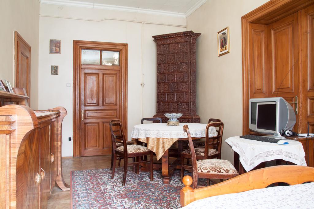 Eva Stories Movie Apartment on Rynok Square Lemberg Exterior foto