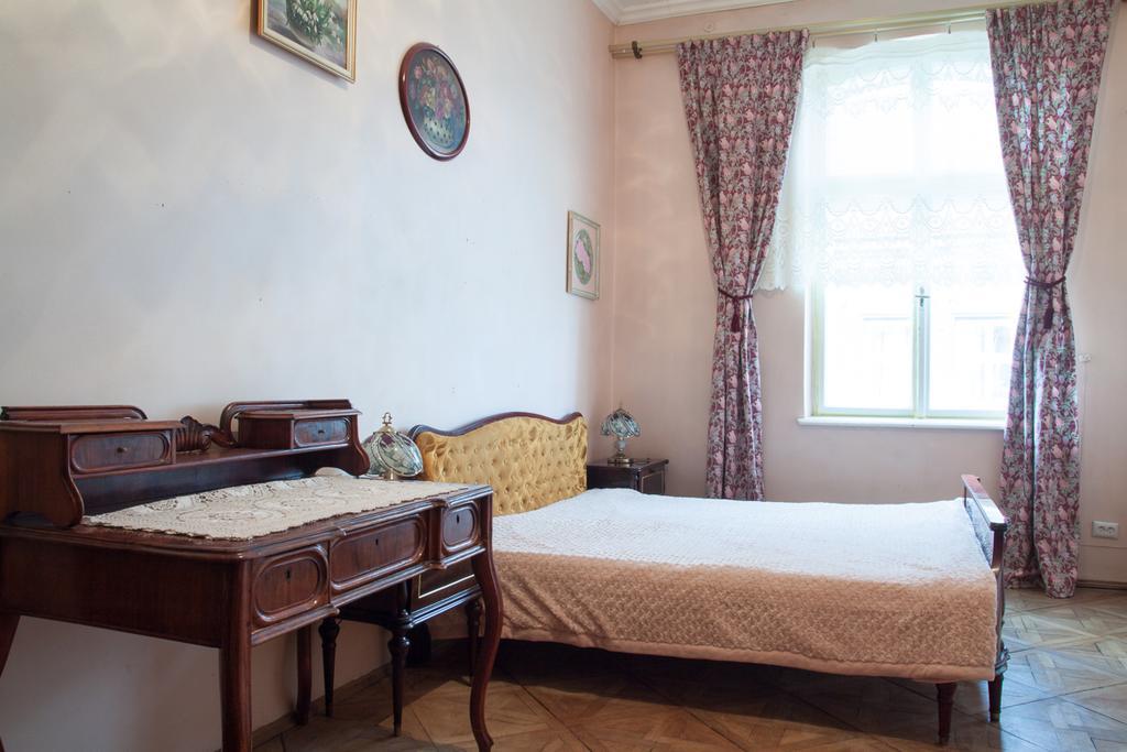 Eva Stories Movie Apartment on Rynok Square Lemberg Exterior foto