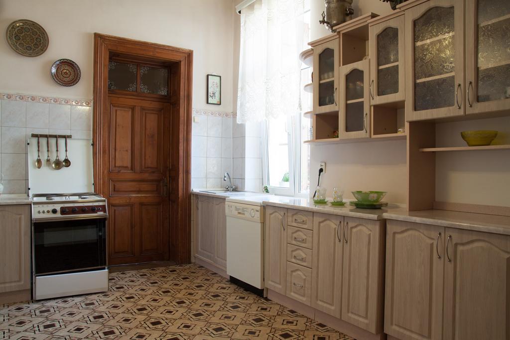 Eva Stories Movie Apartment on Rynok Square Lemberg Exterior foto