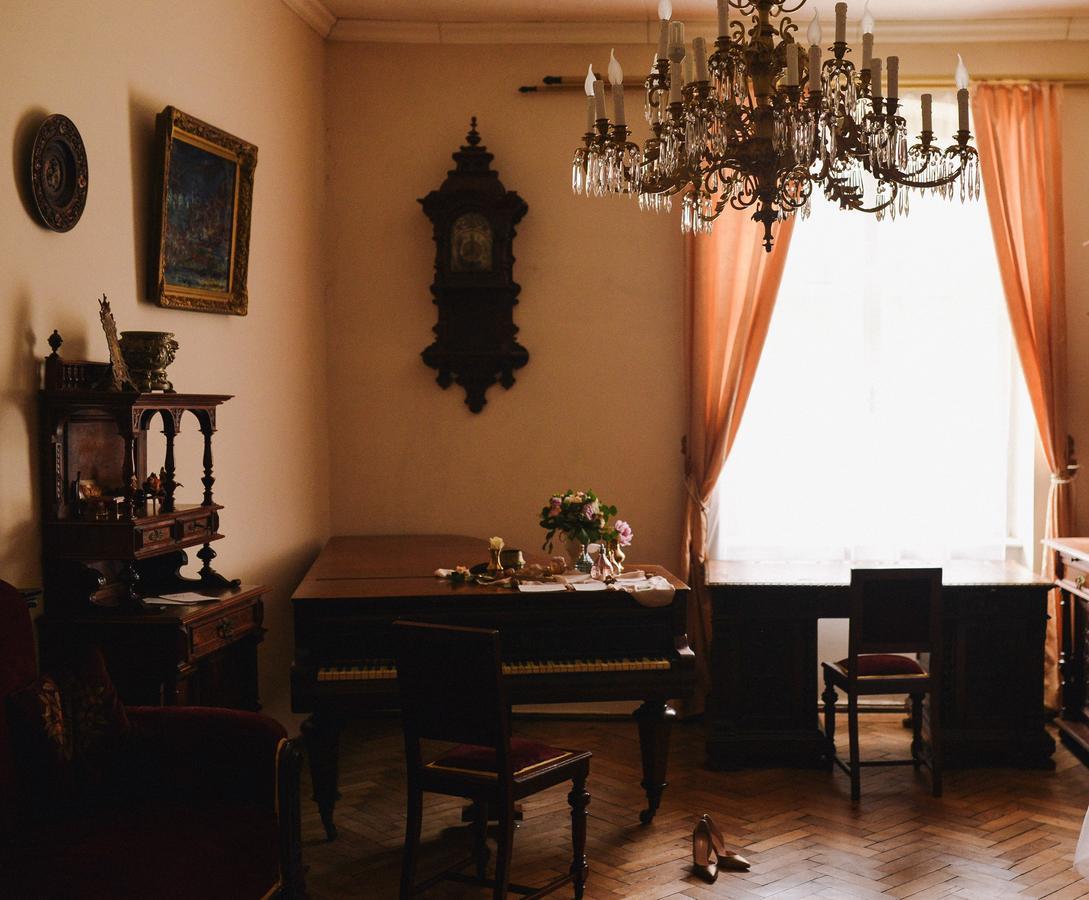 Eva Stories Movie Apartment on Rynok Square Lemberg Exterior foto